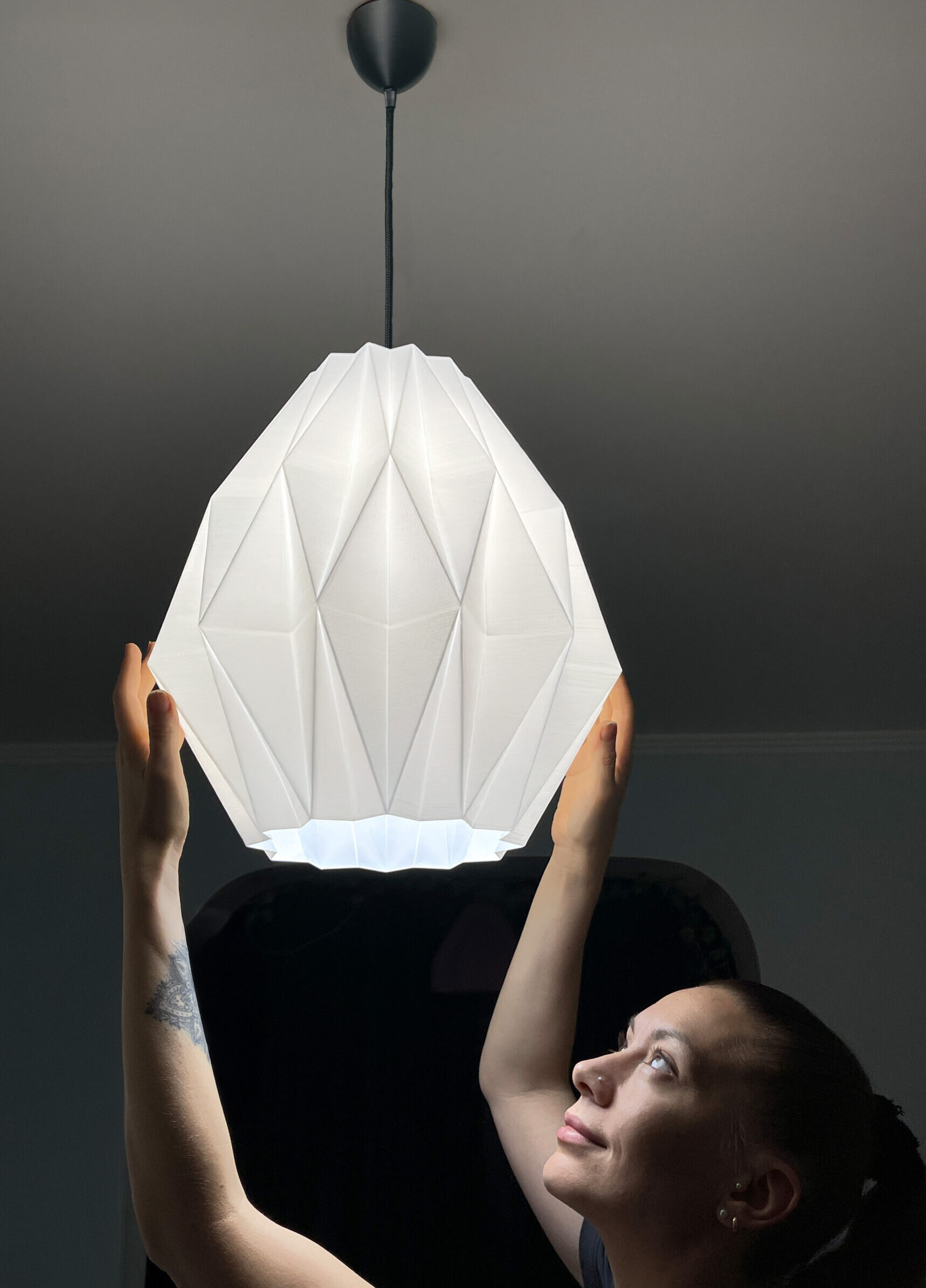 beige-pearl-origami-lampshade-modern-bud-shaped-pendant-lamp-3d-printed-hanging-chandelier-ceiling-light-2